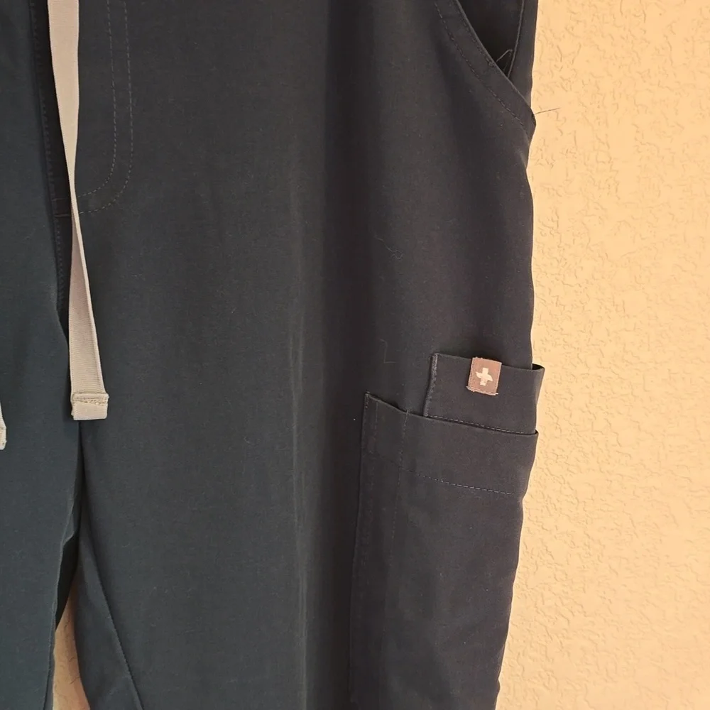 FIGS Technical Collection Tansen Jogger Scrub Pants in Graphite - Men's Small